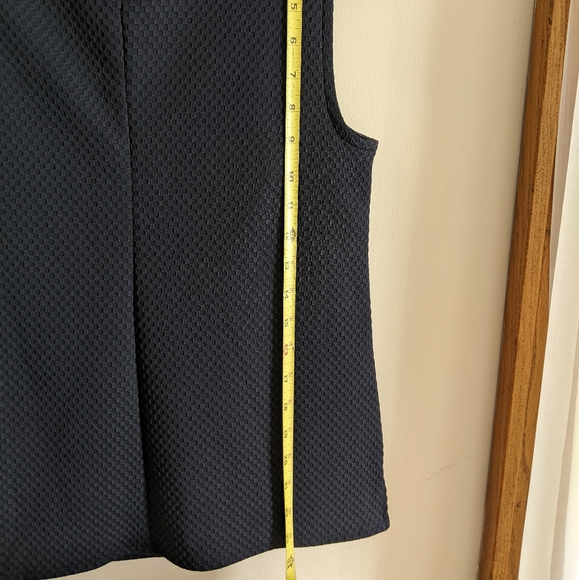 NWT Banana Republic Navy Blue Sleeveless Suit Blouse Textured Closure Size Small - Picture 9 of 9